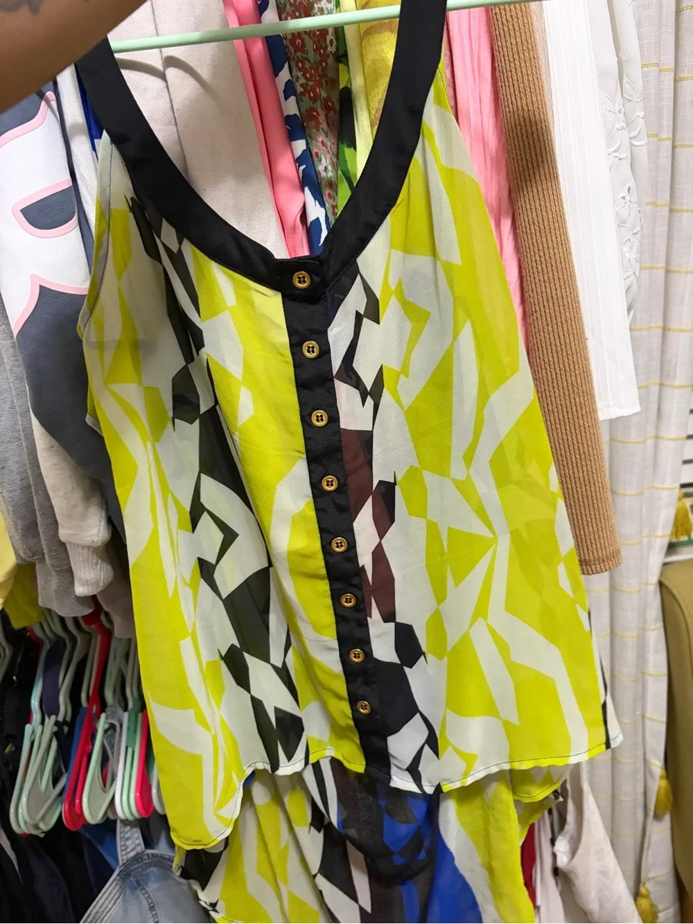 Sleeveless Geometric Print Blouse